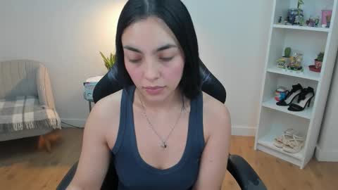 Snapshot of _bellaevans_ chatting on March 5, 5:47 am Bella Evans online show from March 5, 5:47 am