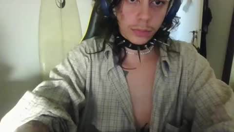 Snapshot of _besta chatting on December 11, 12:54 am _besta online show from December 11, 12:54 am