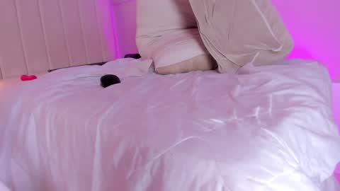 Snapshot of _bianca_18 chatting on December 5, 2:44 pm Hi guys i am Bianca online show from December 5, 2:44 pm