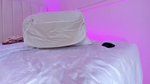 Snapshot of _bianca_18 chatting on March 9, 6:21 pm Hi guys i am Bianca online show from March 9, 6:21 pm
