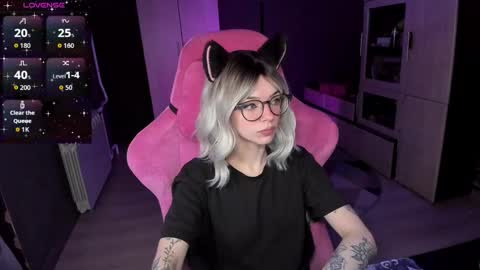 Snapshot of _black_fox__ chatting on February 12, 11:22 pm Olivia Subscribe to my Fansly - online show from February 12, 11:22 pm