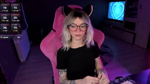 Snapshot of _black_fox__ chatting on February 14, 12:07 am Olivia Subscribe to my Fansly - online show from February 14, 12:07 am