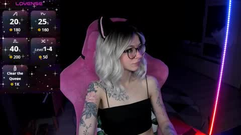 Snapshot of _black_fox__ chatting on February 16, 12:07 am Olivia Subscribe to my Fansly - online show from February 16, 12:07 am