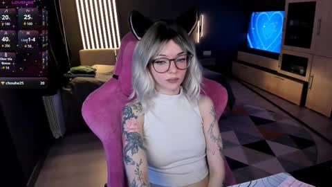 Snapshot of _black_fox__ chatting on February 23, 10:18 pm Olivia Subscribe to my Fansly - online show from February 23, 10:18 pm