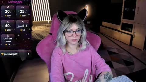 Snapshot of _black_fox__ chatting on March 10, 12:15 am Olivia Subscribe to my Fansly - online show from March 10, 12:15 am