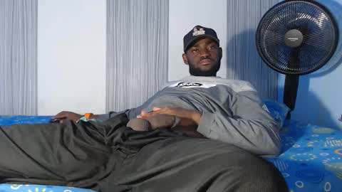 Snapshot of _black_stallion chatting on February 13, 2:07 am Andrew online show from February 13, 2:07 am