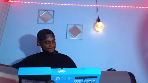 Snapshot of _black_stallion chatting on February 25, 3:05 am Andrew online show from February 25, 3:05 am