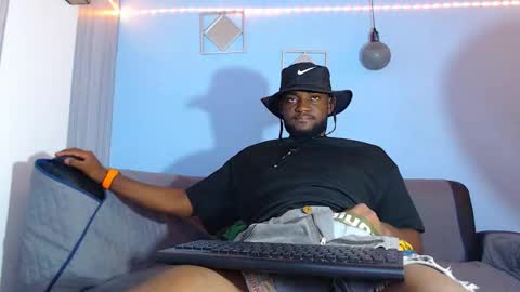 Snapshot of _black_stallion chatting on March 3, 7:42 pm Andrew online show from March 3, 7:42 pm