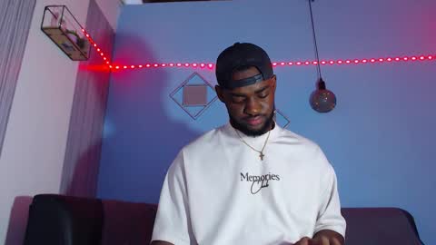 Snapshot of _black_stallion chatting on March 6, 3:36 am Andrew online show from March 6, 3:36 am