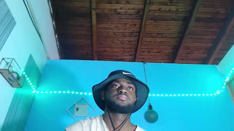 Snapshot of _black_stallion chatting on March 17, 7:28 pm Andrew online show from March 17, 7:28 pm