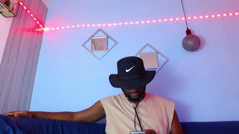 Snapshot of _black_stallion chatting on April 9, 6:35 pm Andrew online show from April 9, 6:35 pm