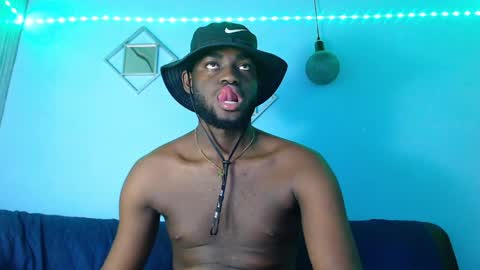 Snapshot of _black_stallion chatting on April 10, 7:07 pm Andrew online show from April 10, 7:07 pm