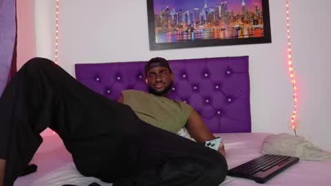 Snapshot of _black_stallion chatting on April 30, 8:48 pm Andrew online show from April 30, 8:48 pm