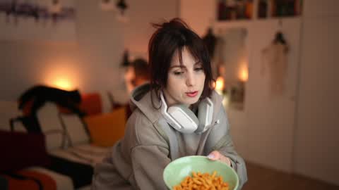 Lili online show from October 31, 11:44 am