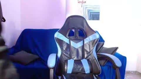 Snapshot of _blakee chatting on June 15, 3:25 pm B L A K E online show from June 15, 3:25 pm