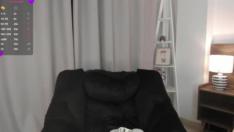 Snapshot of _bleuelune chatting on February 24, 12:08 am Mary online show from February 24, 12:08 am