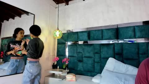 _bonnyandclyde online show from March 6, 12:12 pm