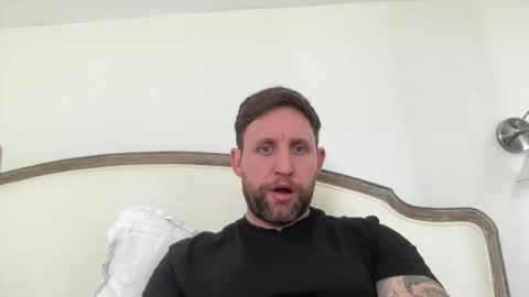 Snapshot of _british_hung_ chatting on May 14, 10:55 am UK BigThick Cock online show from May 14, 10:55 am