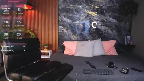 Snapshot of _bunny_boy_ chatting on February 10, 5:47 am _bunny_boy_ online show from February 10, 5:47 am