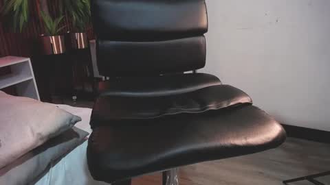 Snapshot of _bunny_boy_ chatting on March 8, 7:05 am _bunny_boy_ online show from March 8, 7:05 am