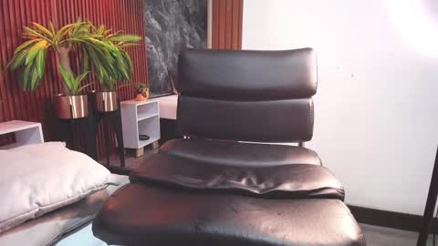 Snapshot of _bunny_boy_ chatting on March 9, 9:02 am _bunny_boy_ online show from March 9, 9:02 am