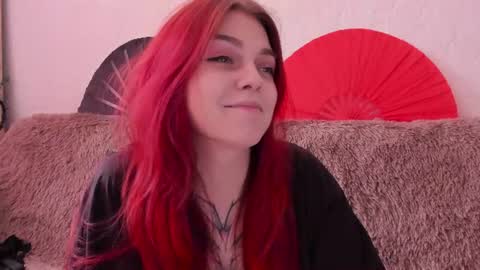 Snapshot of _caroline_coy chatting on June 25, 12:20 pm Caroline online show from June 25, 12:20 pm