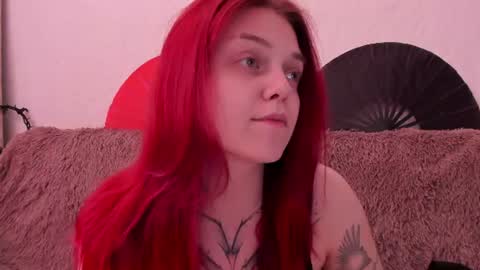 Snapshot of _caroline_coy chatting on July 4, 11:38 am Caroline online show from July 4, 11:38 am