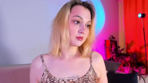 Snapshot of _ccrystaa_ chatting on May 16, 10:23 am Christina Chris online show from May 16, 10:23 am