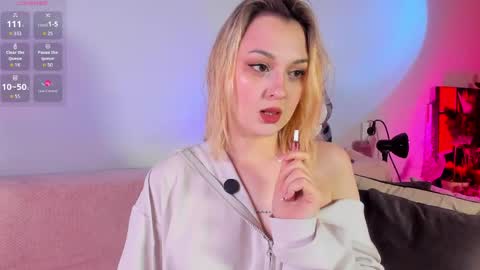 Snapshot of _ccrystaa_ chatting on May 22, 9:37 am Christina Chris online show from May 22, 9:37 am