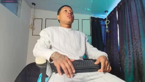 Snapshot of _cesarmendoza chatting on March 19, 1:37 pm Cesar online show from March 19, 1:37 pm