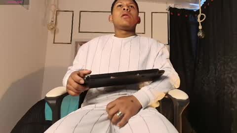 Snapshot of _cesarmendoza chatting on March 28, 1:11 pm Cesar online show from March 28, 1:11 pm