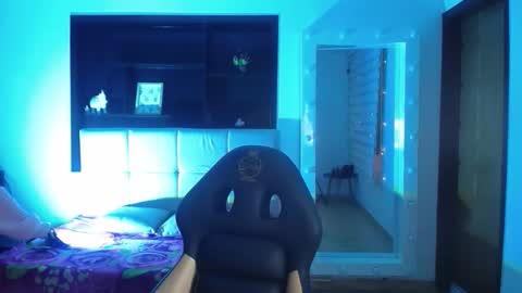 _charlotte_collins_ online show from January 17, 2:33 pm