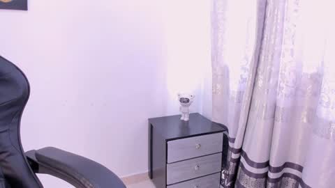 _charlottedavis online show from December 6, 3:44 pm