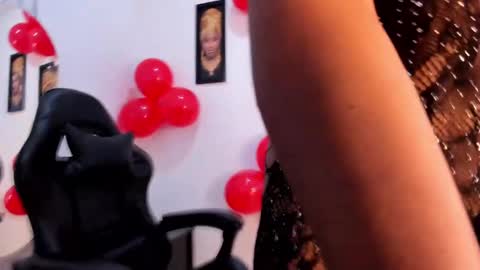 _charlottedavis online show from February 19, 3:27 pm