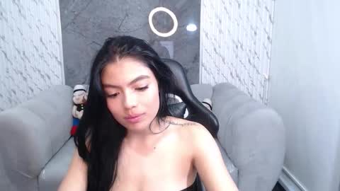 Snapshot of _charlottee_b chatting on February 25, 8:07 pm _charlottee_b online show from February 25, 8:07 pm