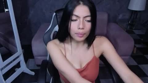 Snapshot of _charlottee_b chatting on March 21, 7:50 pm _charlottee_b online show from March 21, 7:50 pm