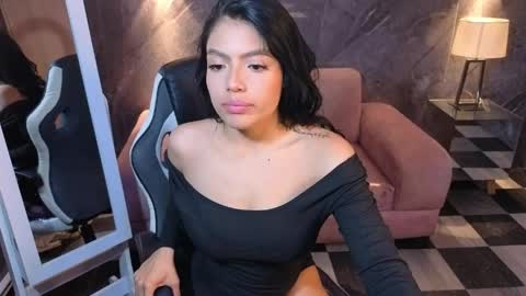 _charlottee_b online show from June 8, 7:58 pm