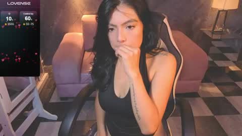 _charlottee_b online show from June 12, 8:08 pm