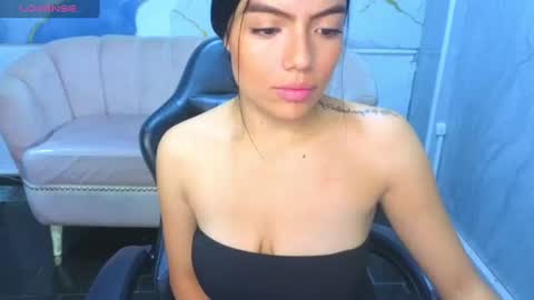 _charlottee_b online show from July 31, 12:59 pm
