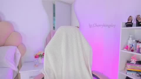 Snapshot of _cherrykingsley1 chatting on June 13, 6:33 am Cherrykingsley online show from June 13, 6:33 am