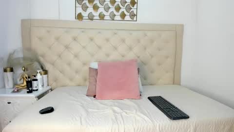 Chloe  online show from February 19, 12:00 pm