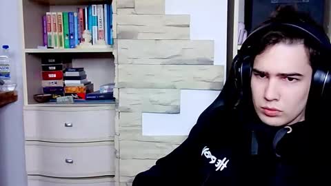 _crise_next_door_ online show from October 6, 2:58 pm