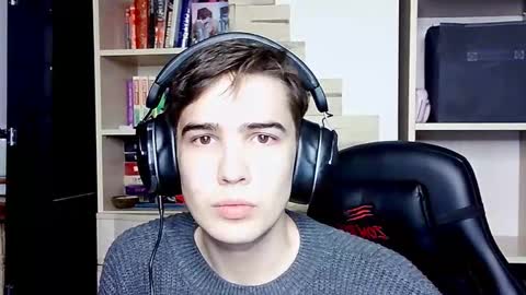 _crise_next_door_ online show from October 16, 3:13 pm