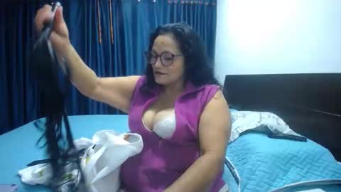 Snapshot of _cristal15 chatting on December 14, 12:27 am _cristal15 online show from December 14, 12:27 am