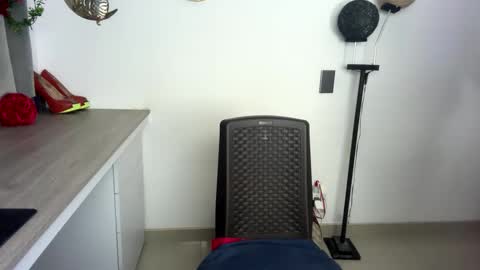 Snapshot of _cristal_ayala chatting on January 19, 4:22 am cristal ayala online show from January 19, 4:22 am