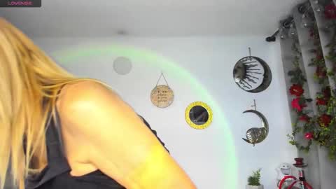 Snapshot of _cristal_ayala chatting on March 16, 10:58 pm cristal ayala online show from March 16, 10:58 pm