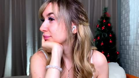 _crystal_moon_1 online show from December 20, 9:22 pm