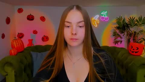 Snapshot of _cuddle_bug_ chatting on November 4, 2:16 pm Erika online show from November 4, 2:16 pm