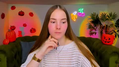 Snapshot of _cuddle_bug_ chatting on November 5, 1:44 pm Erika online show from November 5, 1:44 pm