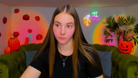 Snapshot of _cuddle_bug_ chatting on November 11, 1:33 pm Erika online show from November 11, 1:33 pm